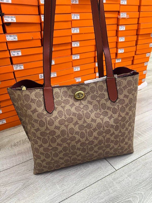 Coach — из натуральной кожи